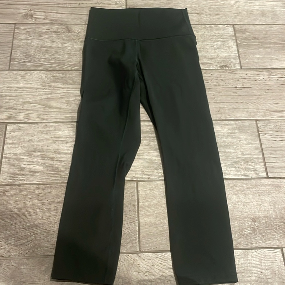 Lululemon wunder train legging size 4 cropped